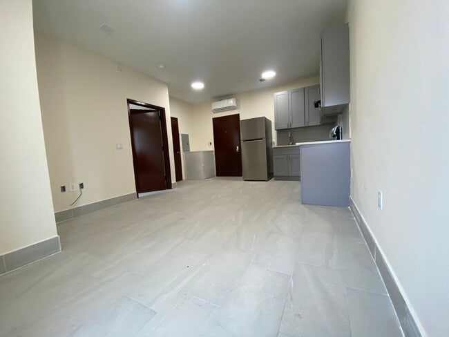1527 Bryant Avenue in Bronx, NY - Foto de edificio - Building Photo