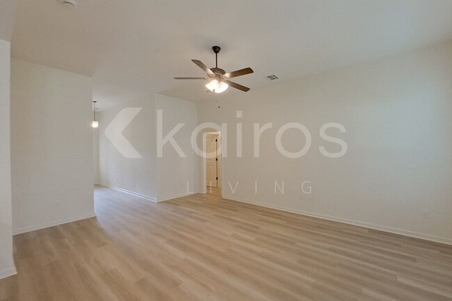 121 Salvat Dr in Lafayette, LA - Foto de edificio - Building Photo