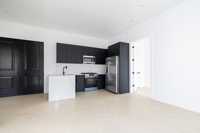 711 Main Ave in Passaic, NJ - Building Photo - Building Photo