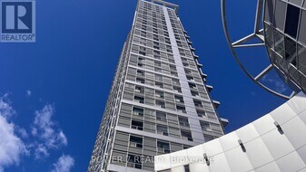 36 Lee Centre Dr in Toronto, ON - Building Photo