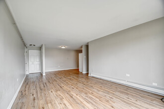 8476 W 103rd Terrace in Palos Hills, IL - Building Photo - Building Photo