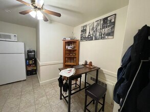 24 Brock St, Unit 2 in Boston, MA - Foto de edificio - Building Photo