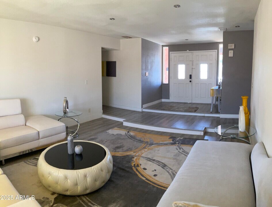 8609 S 16th St in Phoenix, AZ - Building Photo