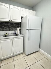 9405 SW 76th St in Miami, FL - Building Photo - Building Photo