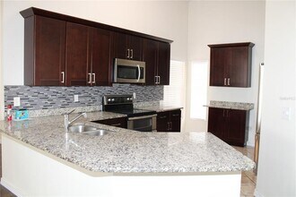 11111 Bloomington Dr in Tampa, FL - Foto de edificio - Building Photo