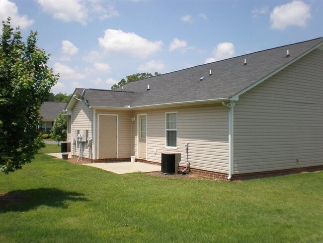 238 S Main St in Wingate, NC - Building Photo - Building Photo