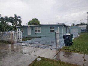 15300 Leisure Dr in Homestead, FL - Building Photo - Building Photo