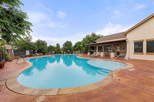 2101 Town Centre Dr in Round Rock, TX - Building Photo - Building Photo