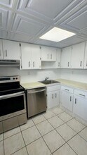 7900 Tatum Waterway Dr in Miami Beach, FL - Building Photo - Building Photo