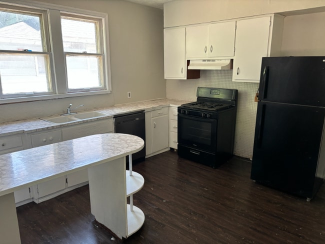 3664 E 52nd St in Cleveland, OH - Foto de edificio - Building Photo