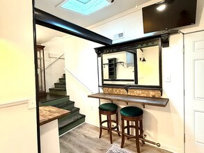 4409 SE 89th Ave, Unit B in Portland, OR - Building Photo - Building Photo