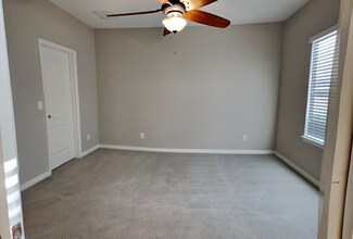 56 Boardwalk Ave in Oviedo, FL - Foto de edificio - Building Photo