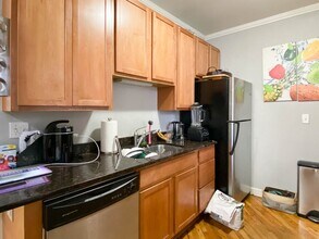 1619 W Wallen Ave, Unit W2 in Chicago, IL - Building Photo - Building Photo