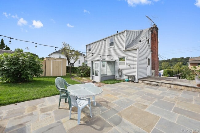 98 Lincoln Ave in Harrison, NY - Building Photo - Building Photo