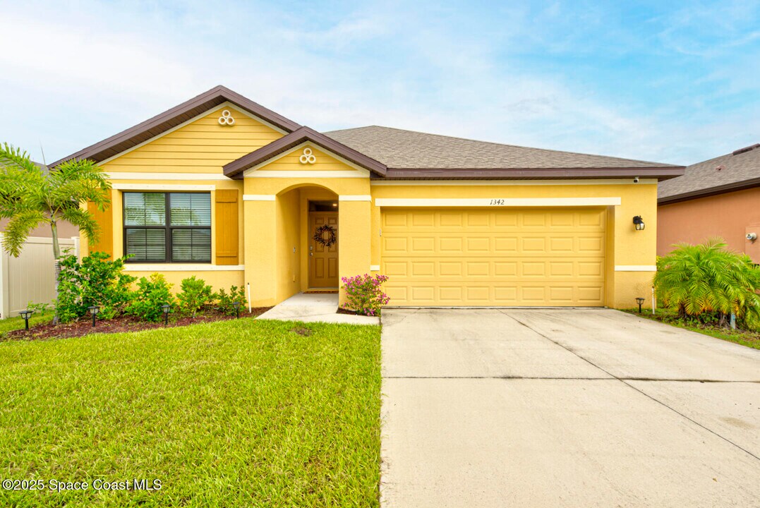 1342 Mineral Lp Dr NW in Palm Bay, FL - Building Photo