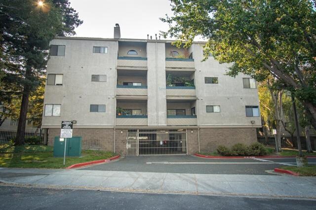 1256 Stanhope Ln, Unit 251 in Hayward, CA - Foto de edificio - Building Photo