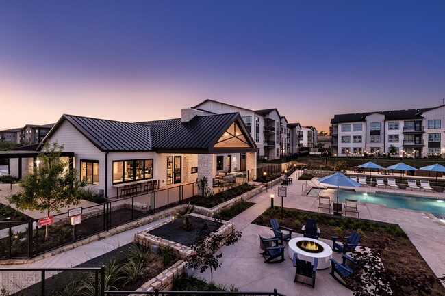 Caroline Georgetown in Georgetown, TX - Foto de edificio - Building Photo