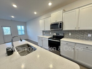 106 Glacier Wy in La Vergne, TN - Building Photo - Building Photo