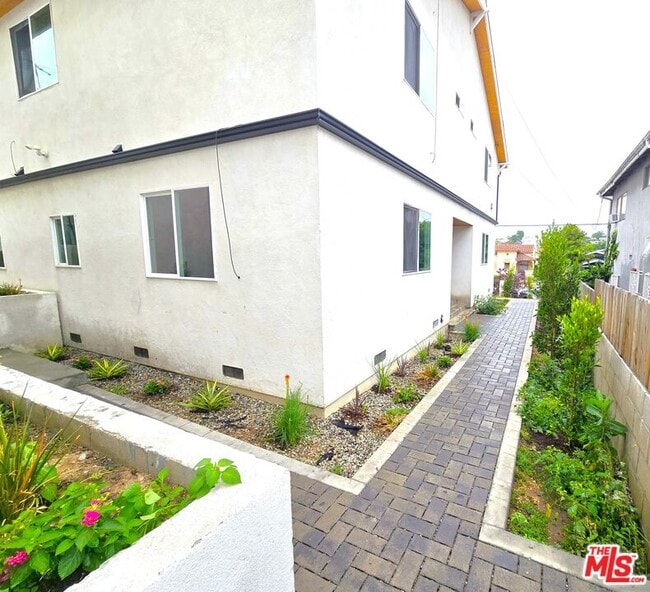 2516 Malabar St in Los Angeles, CA - Building Photo - Building Photo