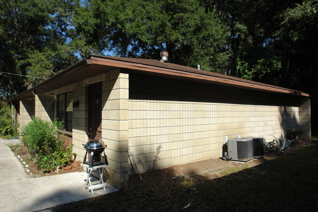 Suburban Apartments in Gainesville, FL - Building Photo - Building Photo