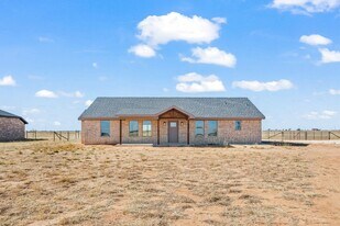 223 North F M 789 in Slaton, TX - Building Photo