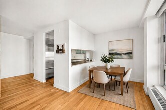 1 Irving Pl in New York, NY - Building Photo - Building Photo