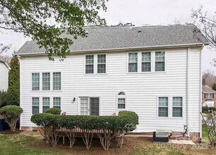 15832 Hollingbourne Rd in Huntersville, NC - Building Photo - Building Photo