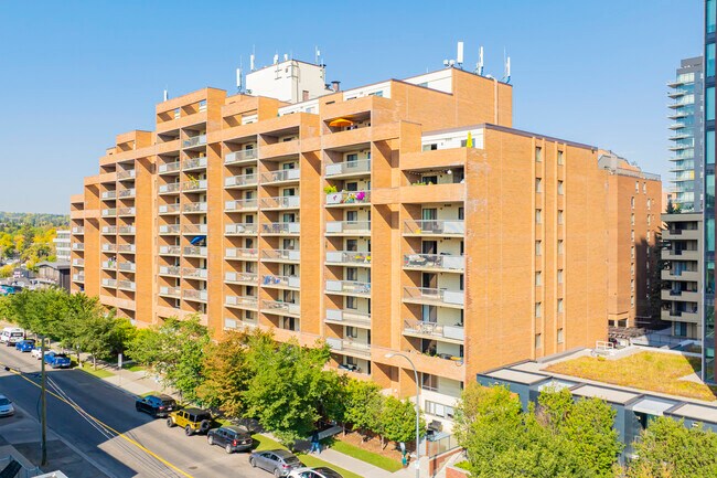Royal View Apartments in Calgary, AB - Building Photo - Building Photo