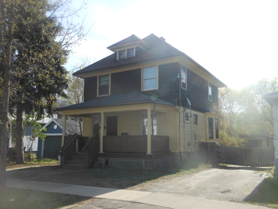 106 Quincy St in Rochester, NY - Foto de edificio