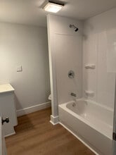 223 N Main St in Naugatuck, CT - Foto de edificio - Building Photo