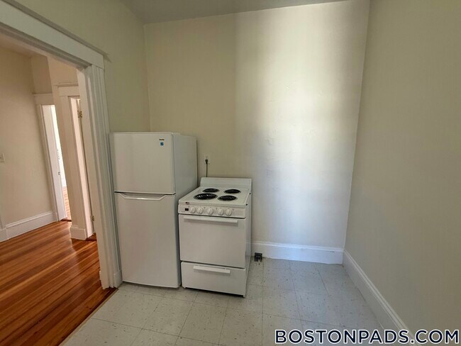 1375 Commonwealth Ave in Boston, MA - Building Photo - Building Photo