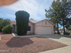 5045 W Topeka Dr in Glendale, AZ - Building Photo