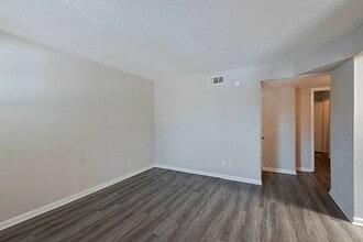 Heron Lakes Apartments in Mobile, AL - Foto de edificio - Building Photo