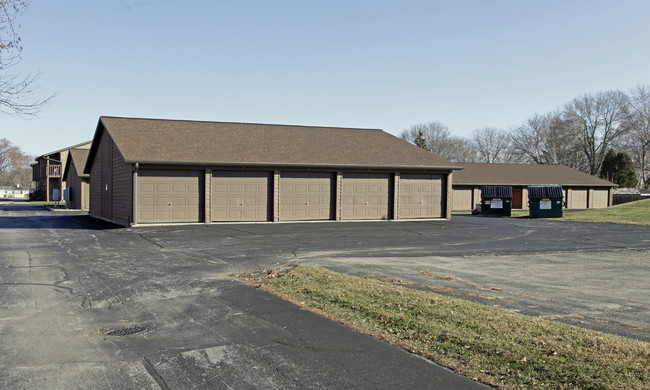 Green Oak Apartments in Green Bay, WI - Foto de edificio - Building Photo