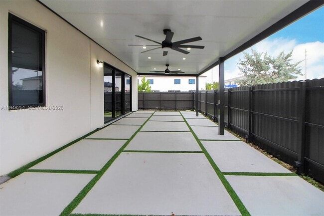 320 NW 13th Ct in Florida City, FL - Foto de edificio - Building Photo