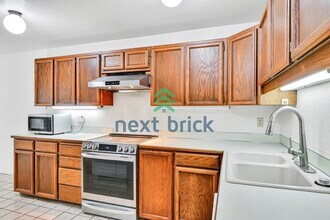 10229 NE 19th Pl in Bellevue, WA - Building Photo - Building Photo