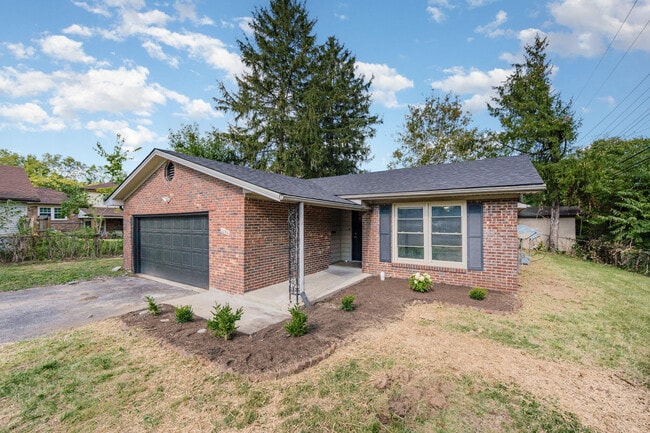 2286 Alexandria Dr in Lexington, KY - Building Photo - Building Photo