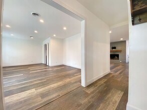 2402 Ventura Dr in Austin, TX - Building Photo - Building Photo
