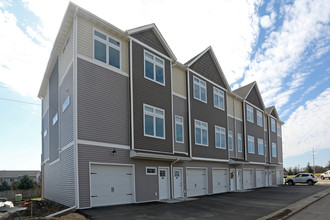 Stadium Courtyard in Mankato, MN - Building Photo - Building Photo