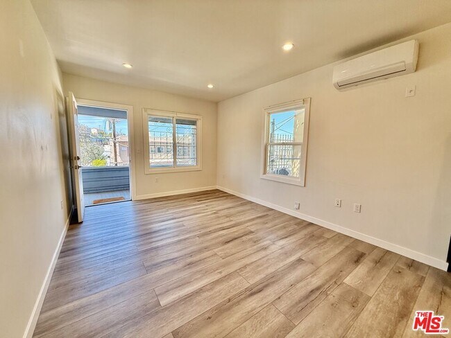 144 Douglas St in Los Angeles, CA - Building Photo - Building Photo