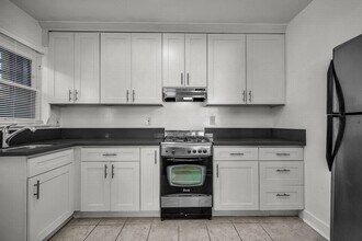 660 Ocean Park Blvd in Santa Monica, CA - Building Photo - Building Photo