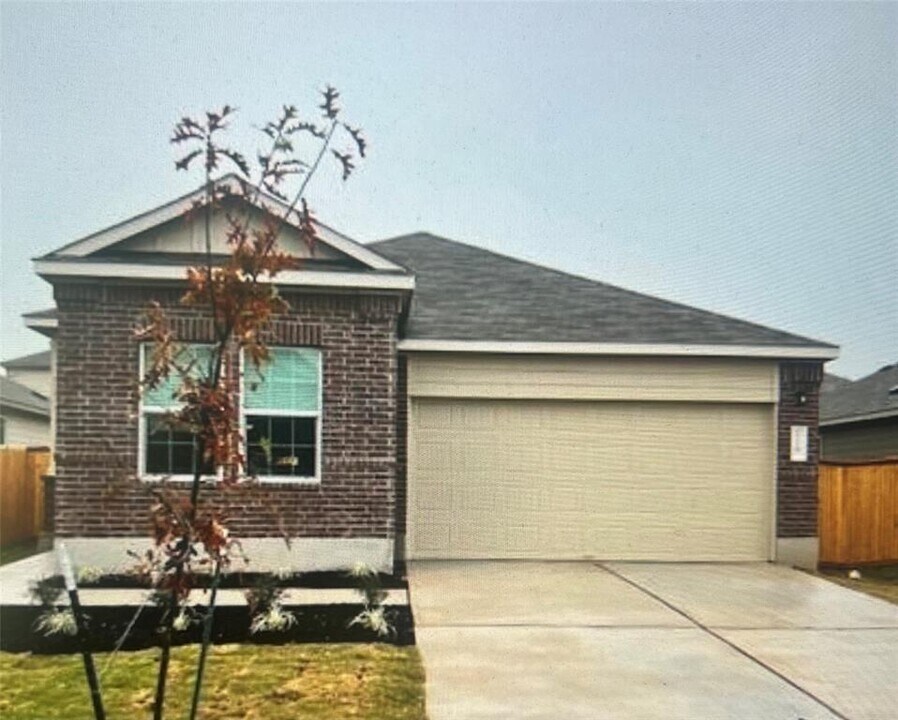 128 Perfect World Lp in Jarrell, TX - Building Photo