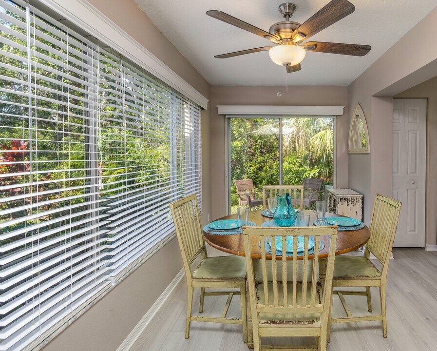 821 Montrose Dr, Unit 102 in Venice, FL - Foto de edificio