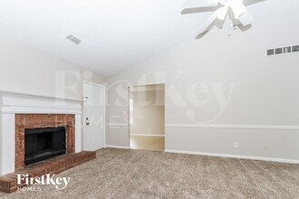 5901 Green Meadow Way in Rex, GA - Foto de edificio - Building Photo