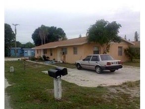 1207-1229 Avenue K in Fort Pierce, FL - Building Photo - Building Photo