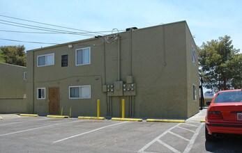 4124 Pennwood Ave in Las Vegas, NV - Building Photo - Building Photo