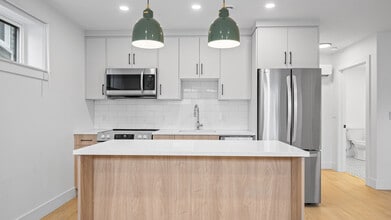 87 Prince Albert Rd in Dartmouth, NS - Building Photo - Building Photo