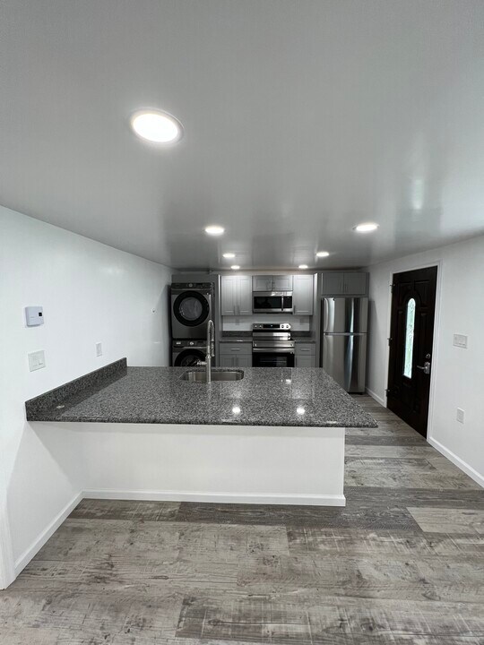 109 Perrin Ave, Unit Apt C in Shavertown, PA - Building Photo