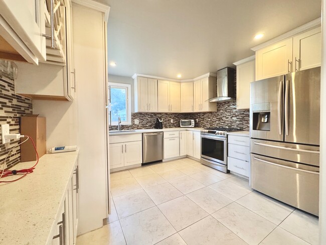 2536 W Ave 130th in San Leandro, CA - Building Photo - Building Photo