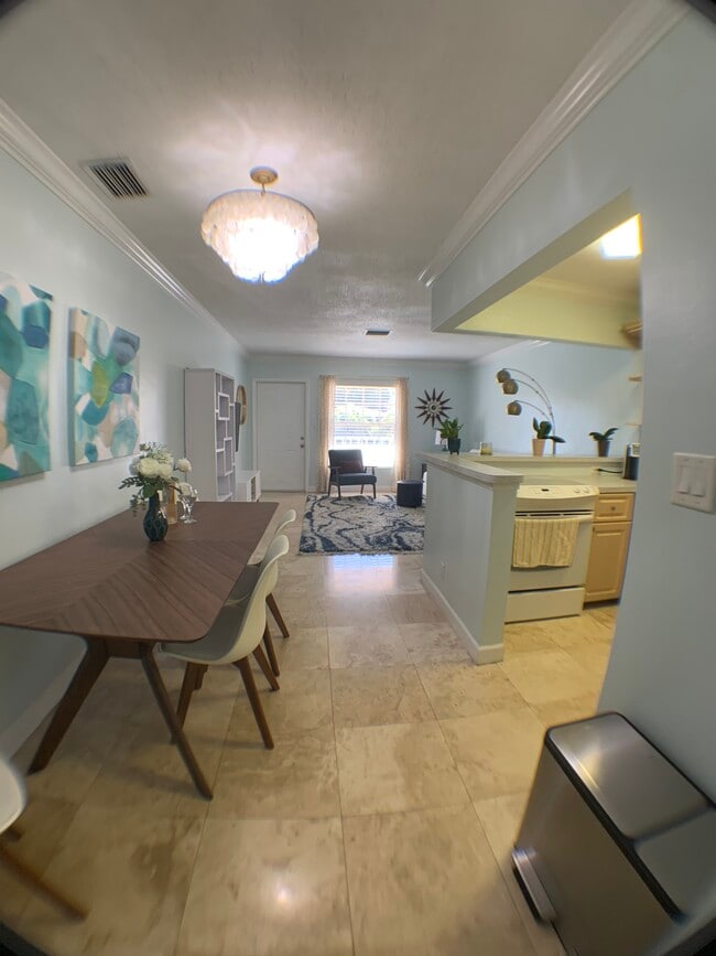 3215 NE 15th St, Unit 204 in Pompano Beach, FL - Building Photo - Building Photo